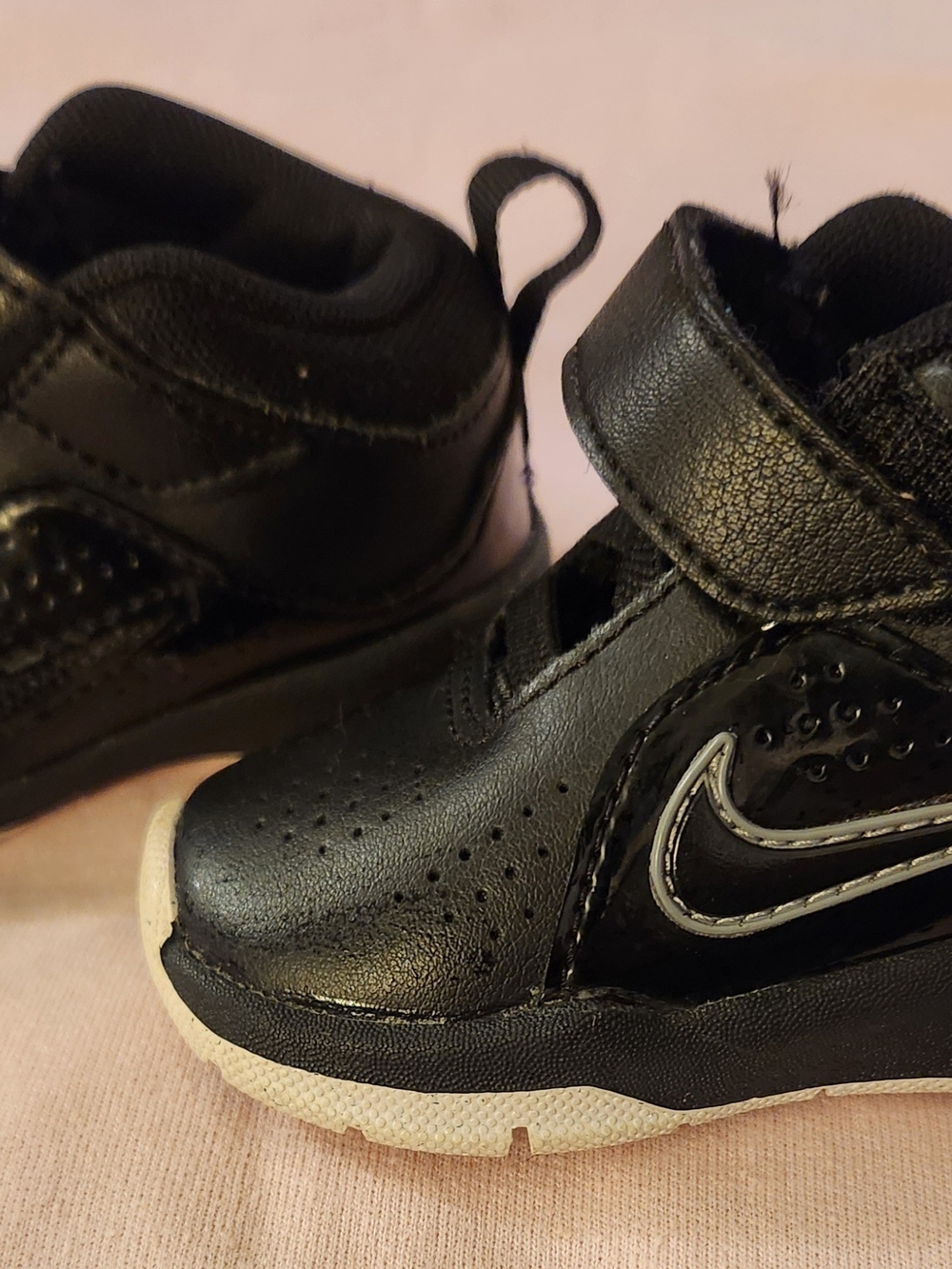 Nike Toddler Black and White Velcro Sneakers